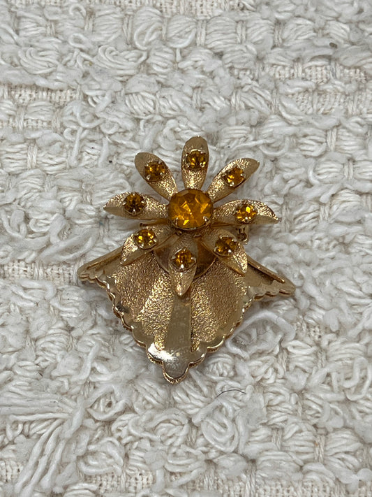 Goldtone vintage flower pin w/ amber colored stones