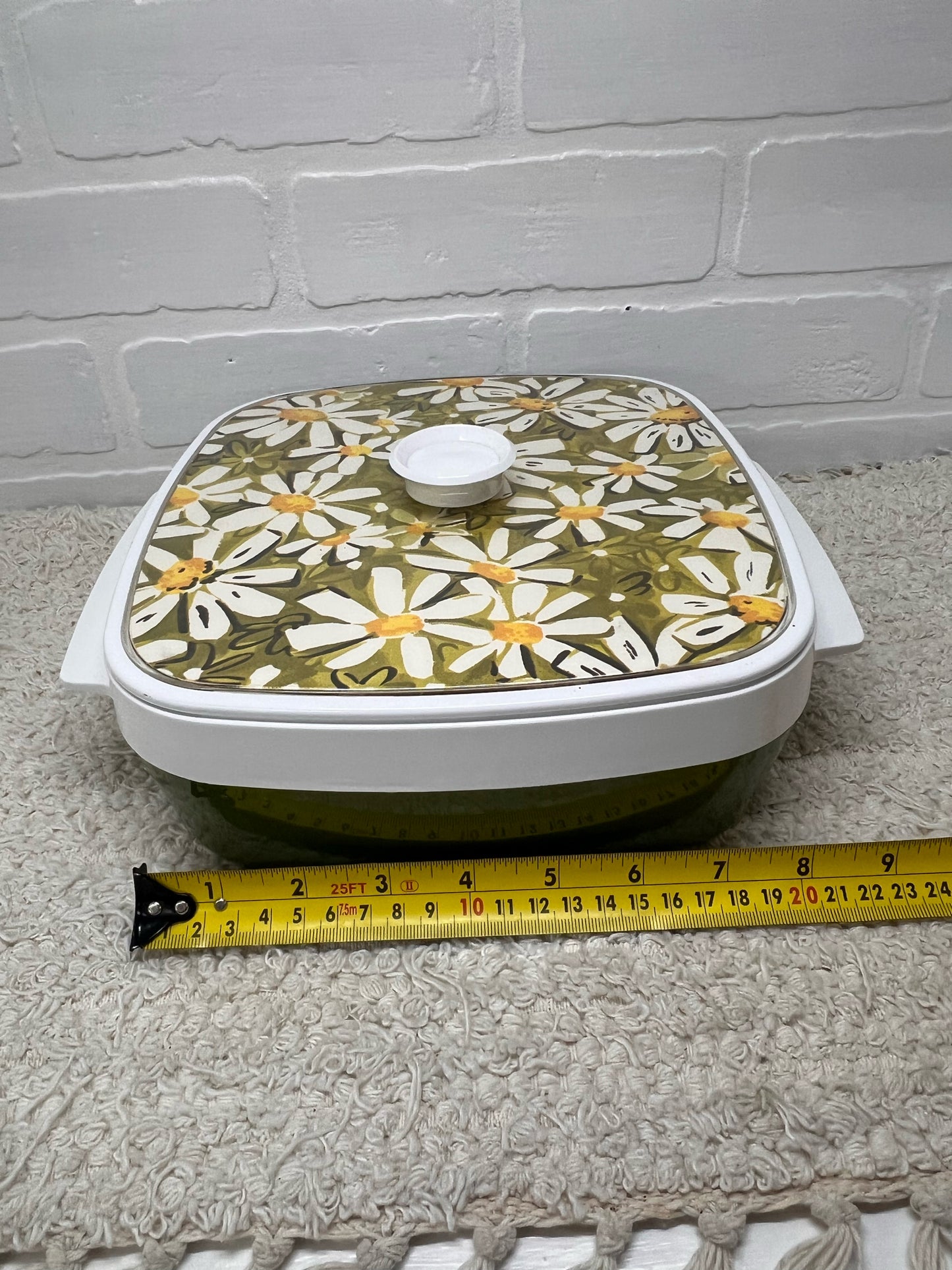 Thermo-Serv Vintage Daisy Patterned Covered Warming or Cooling Dish