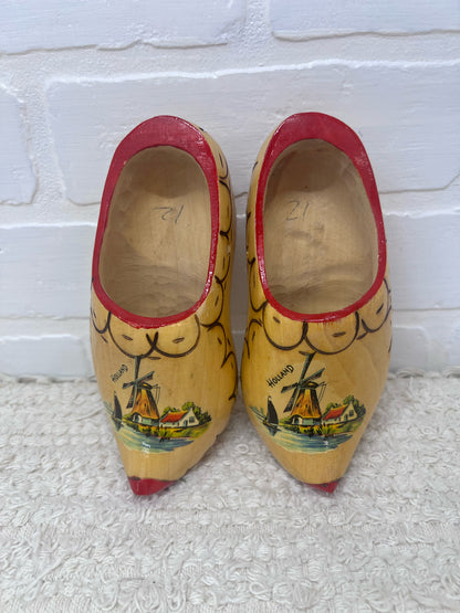 Vintage Dutch Shoes - Hand Painted Holland Souvenir