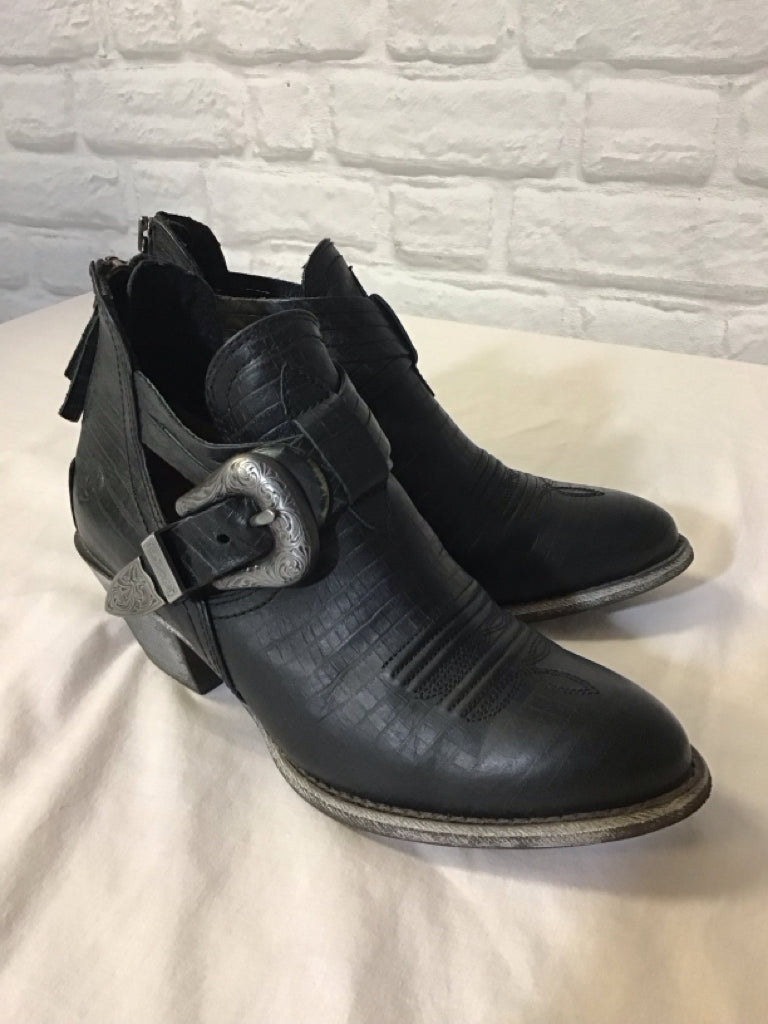 Shoe Size 7 Ariat Used Booties