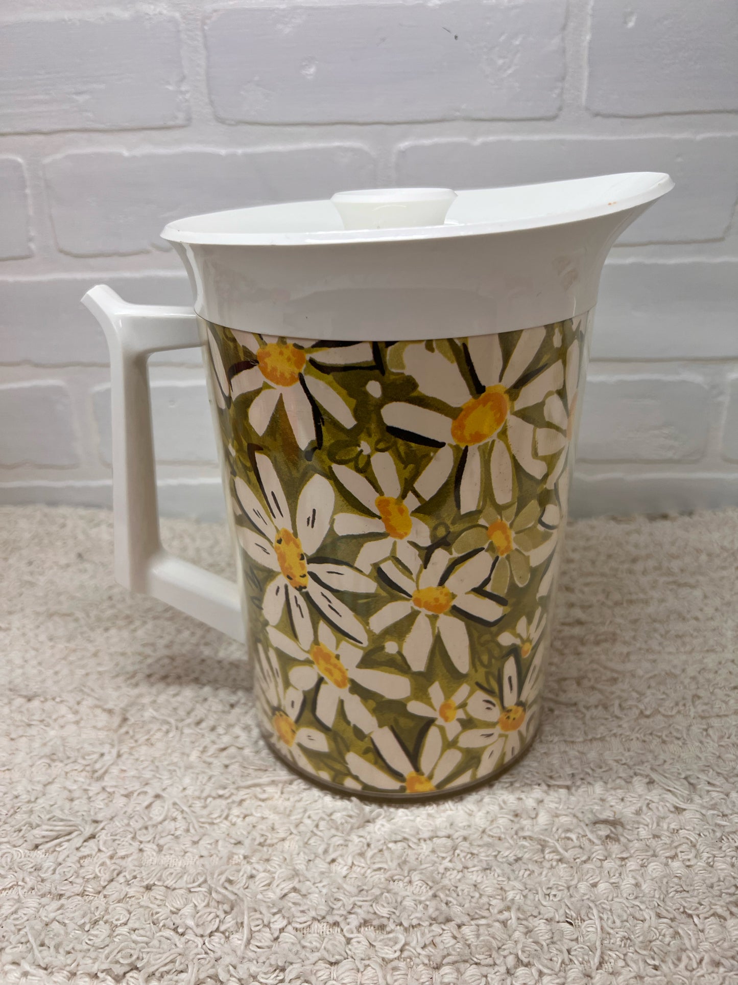 Thermo-Serv Lidded Pitcher w/ Four Mugs Green Daisy 1970's pattern