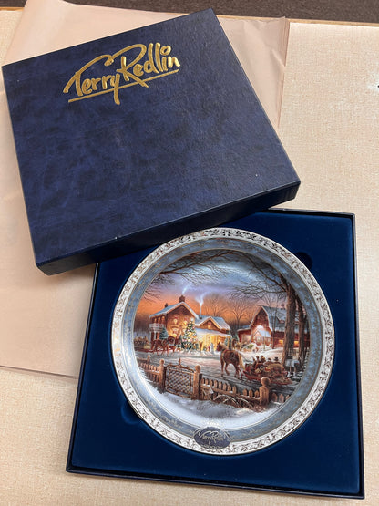 Terry Redlin'Trimming the Tree' Decorative Plate in Gift Box