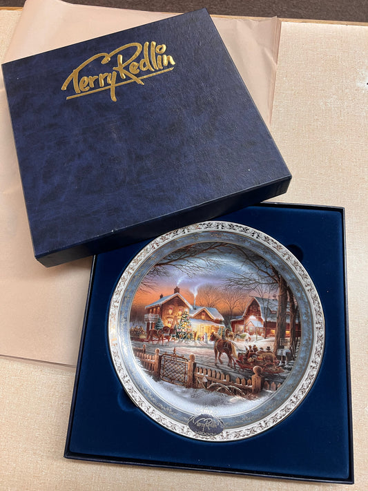 Terry Redlin'Trimming the Tree' Decorative Plate in Gift Box