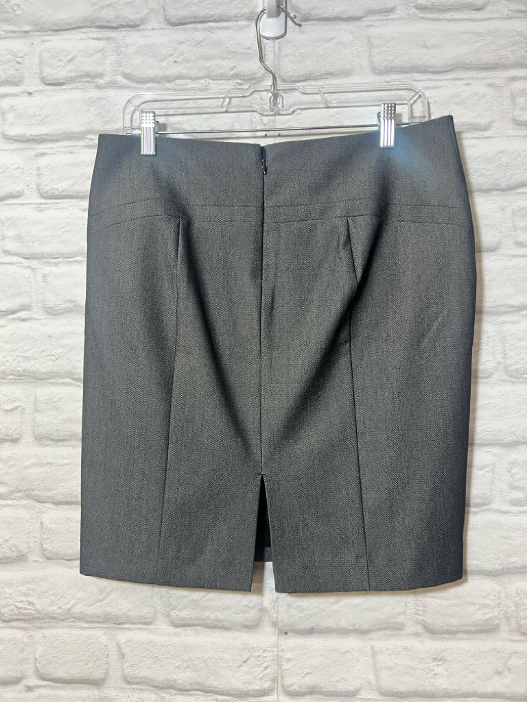 Size 8 Express gray knit skirt