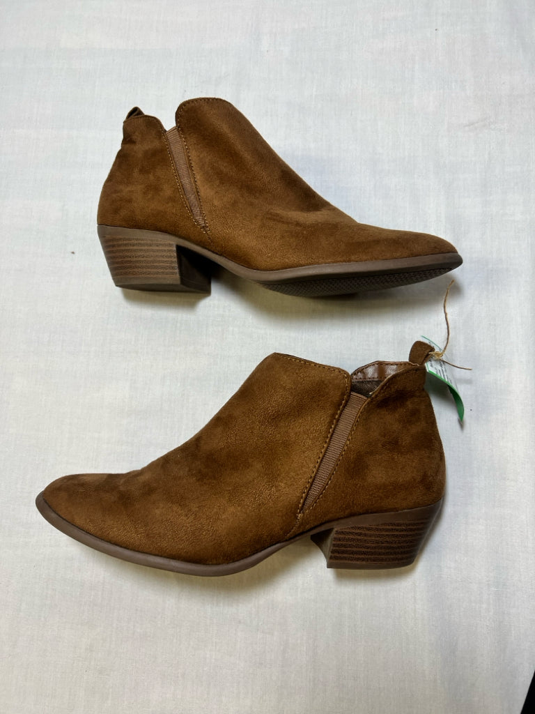 Shoe Size 9 American Eagle brown pull on booties