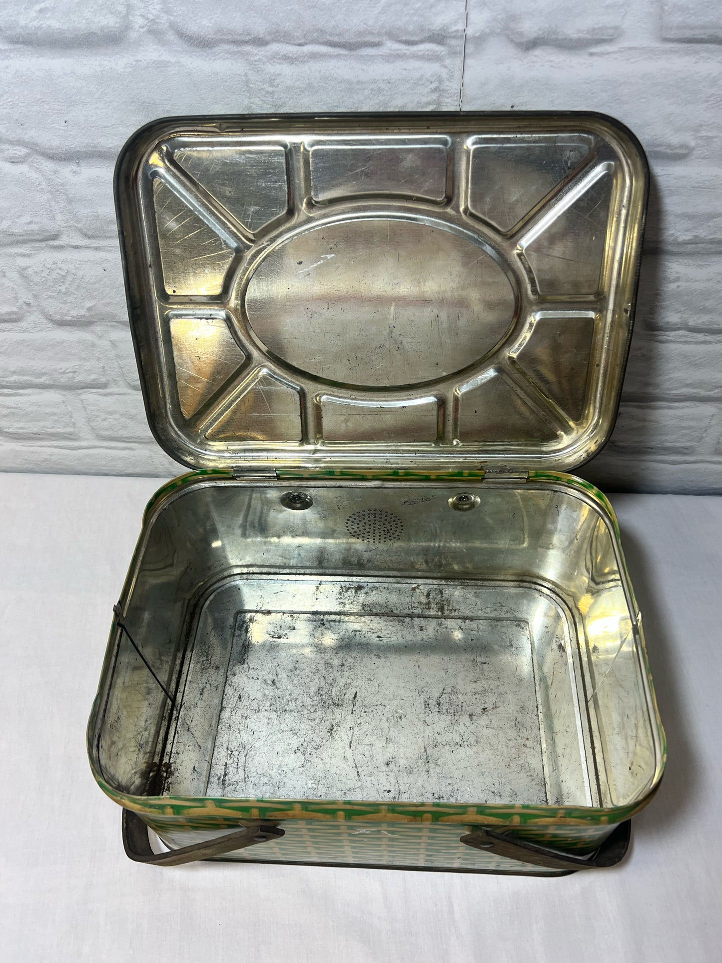 Vintage metal bread box/picnic basket