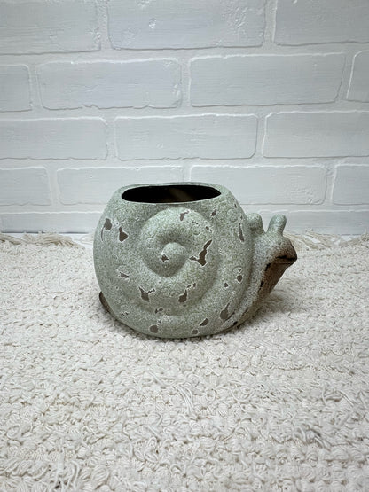 Rustic resin snail planter