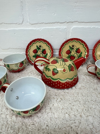 Wolverine vintage 9 piece tin toy tea set in strawberry pattern