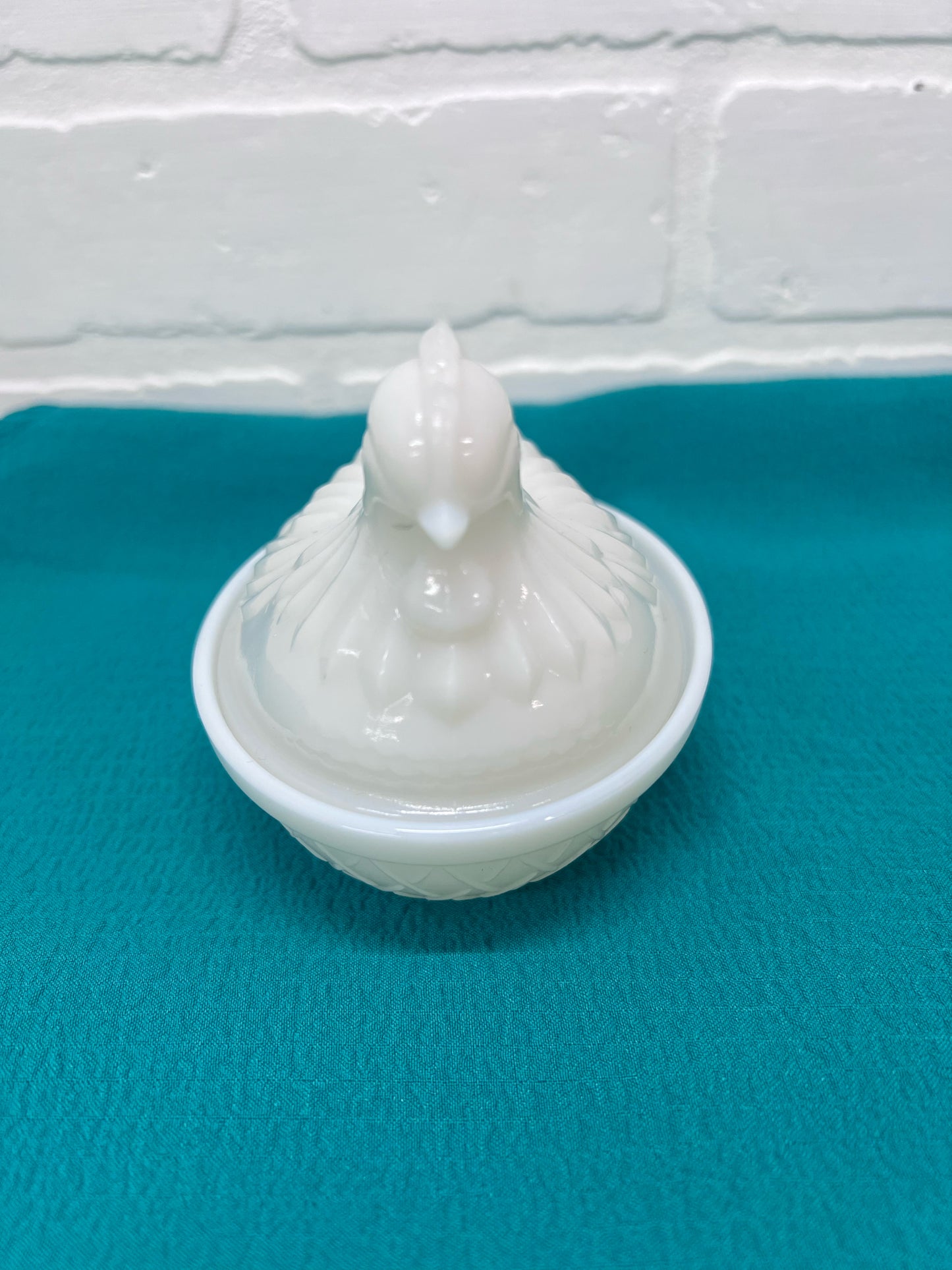 Vintage Milk Glass Nesting Hen/Hen on Nest