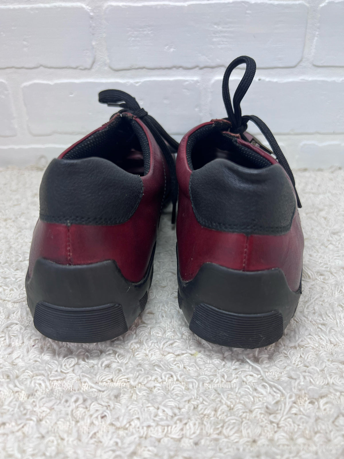 Shoe Size 42 Remonte Dorndorf Maroon & Black Sneakers