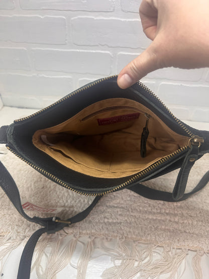 Duluth Trading Co. NWT Lifetyle Leather Sling Bag
