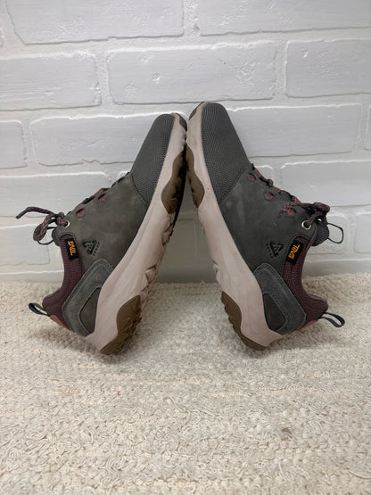 Women's Teva Canyonview Hiking Shoes in Size 7.5