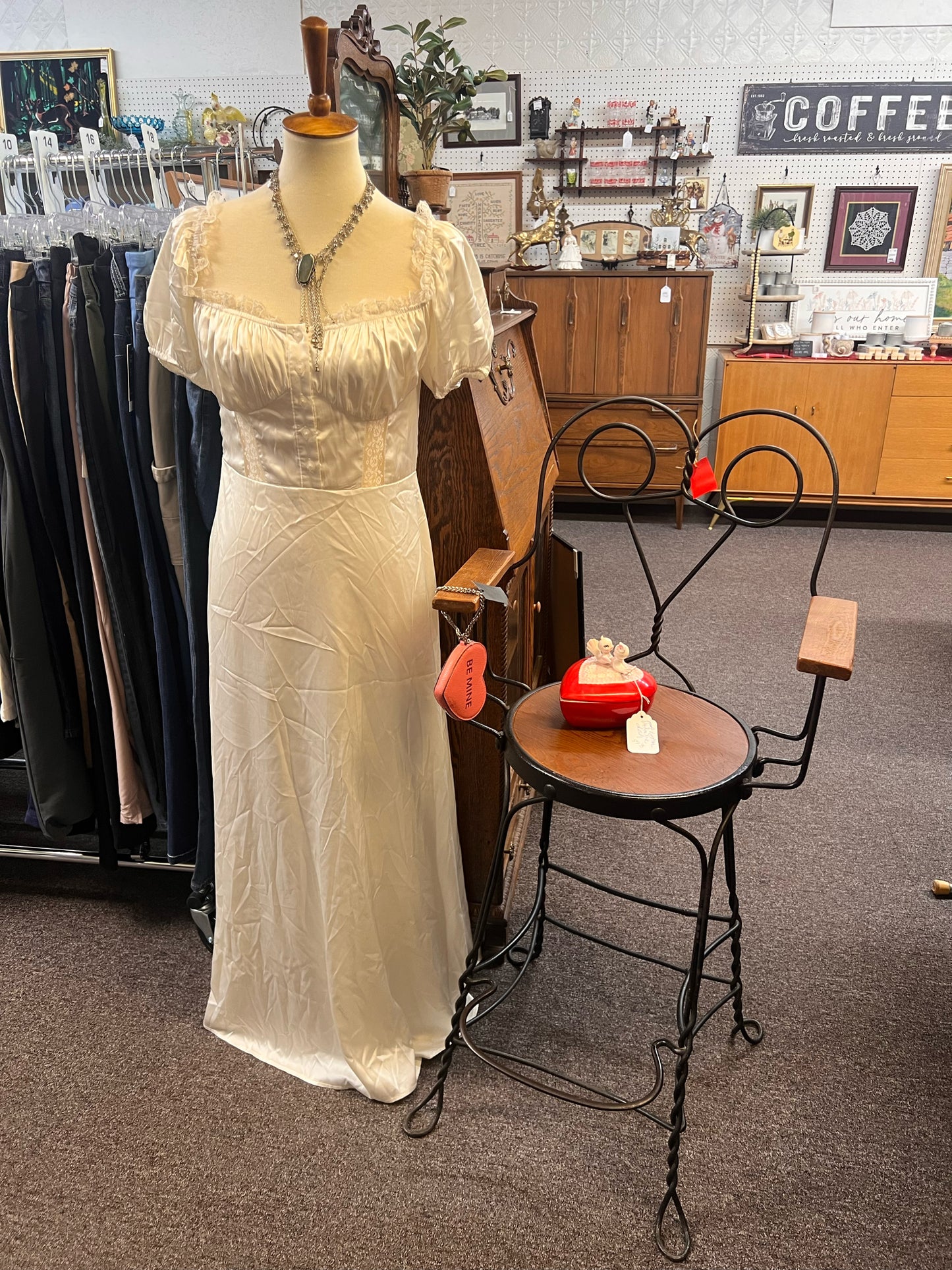 Size S Vintage Lace Detailed Satin Nightgown