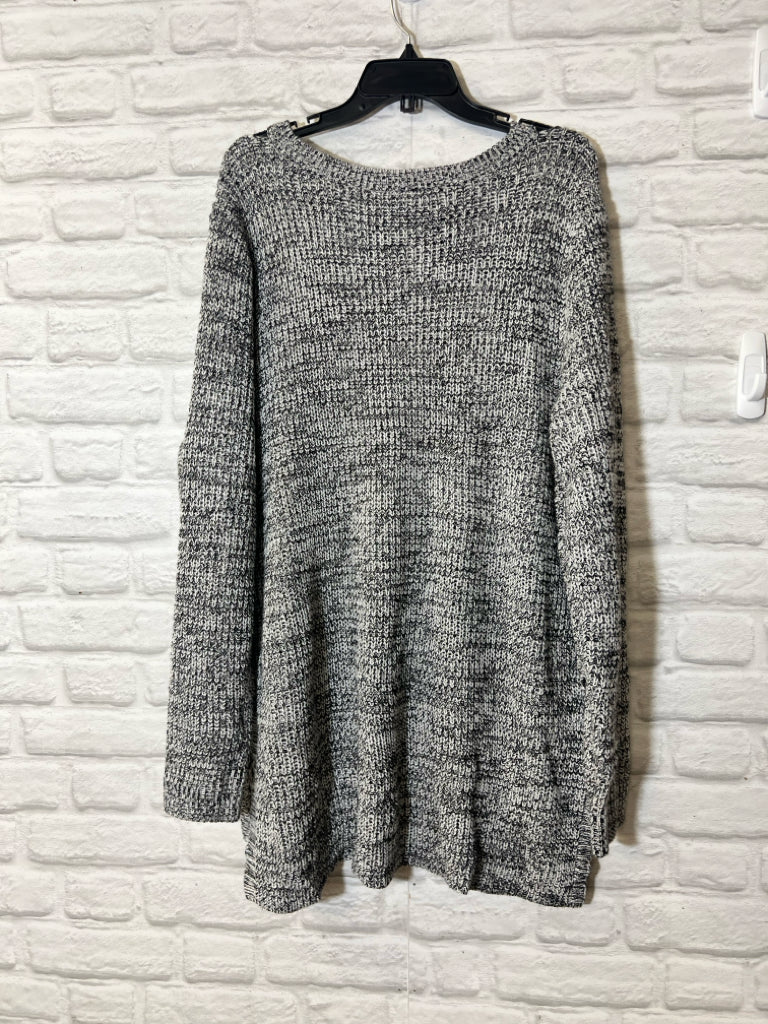 Size 3X Torrid v-neck sweater