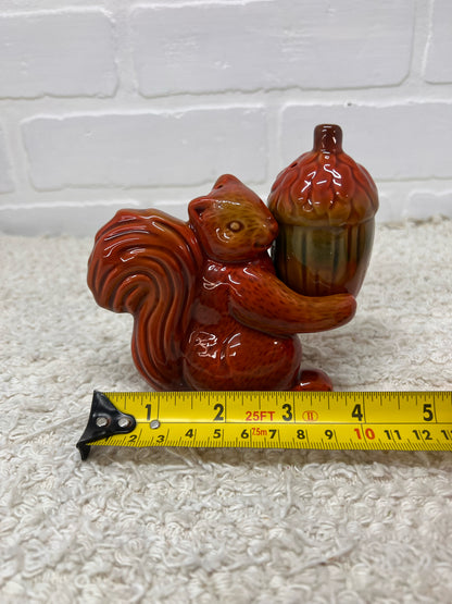 Salt & Pepper Shaker set - Squirrel Holding Nut