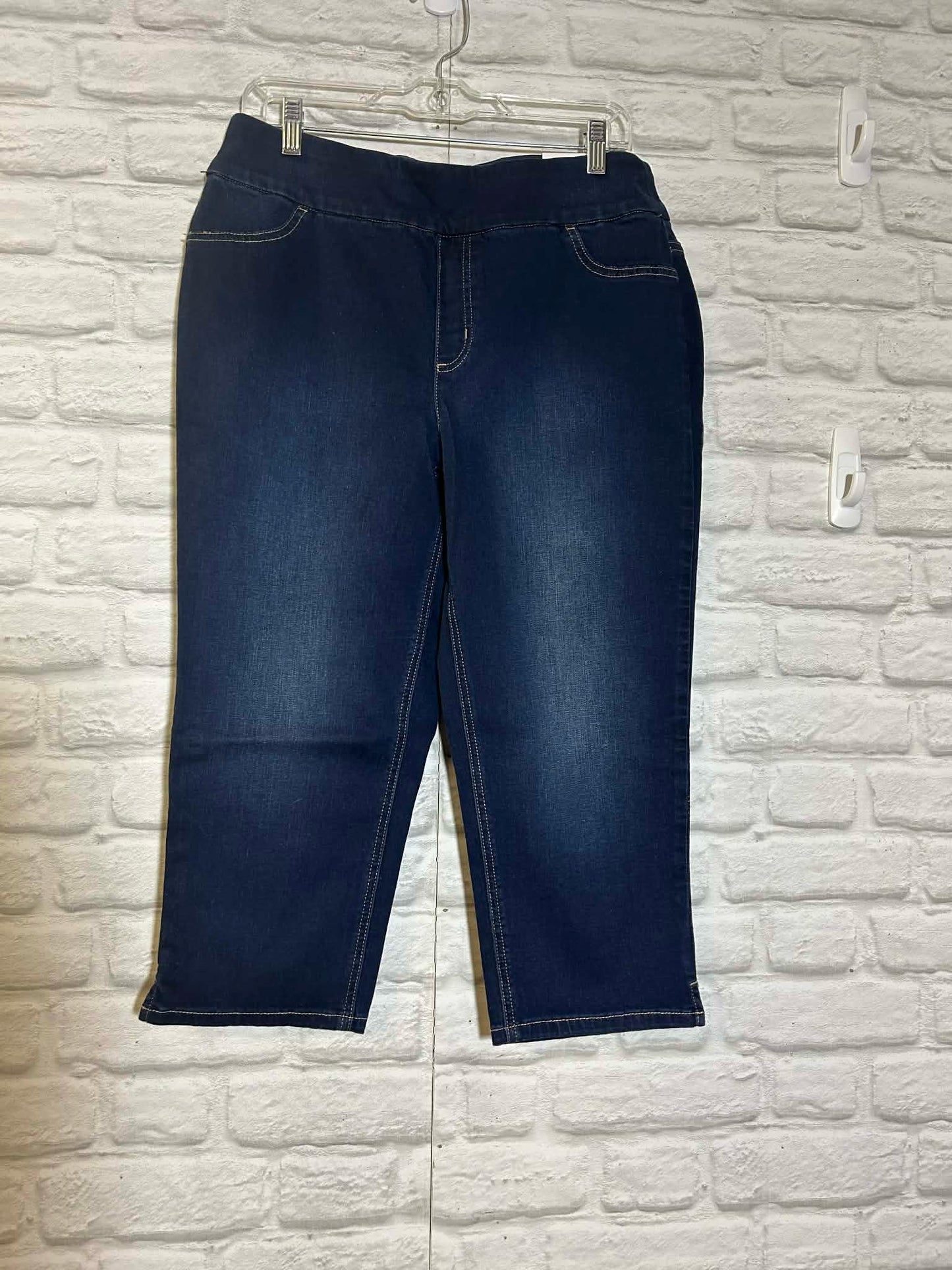 Chico's  NWT Denim Capris Pull on Style Size Medium/ 1.5