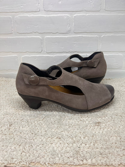 Shoe Size 39 NAOT Gray Suede Cutout Heels
