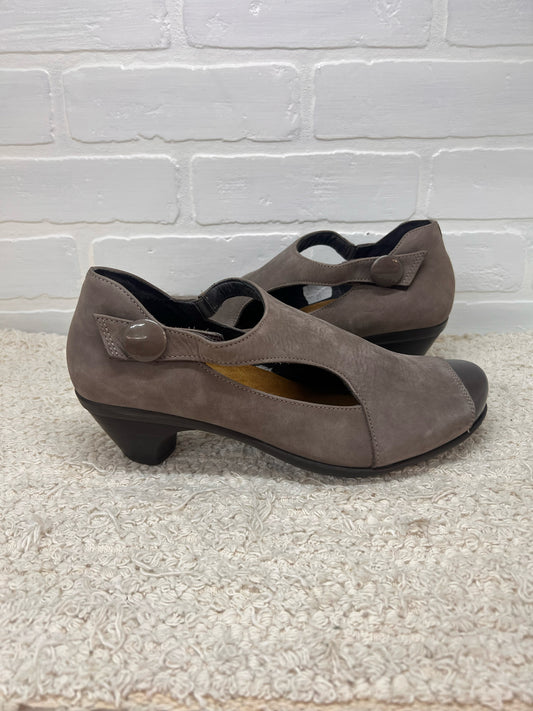 Shoe Size 39 NAOT Gray Suede Cutout Heels