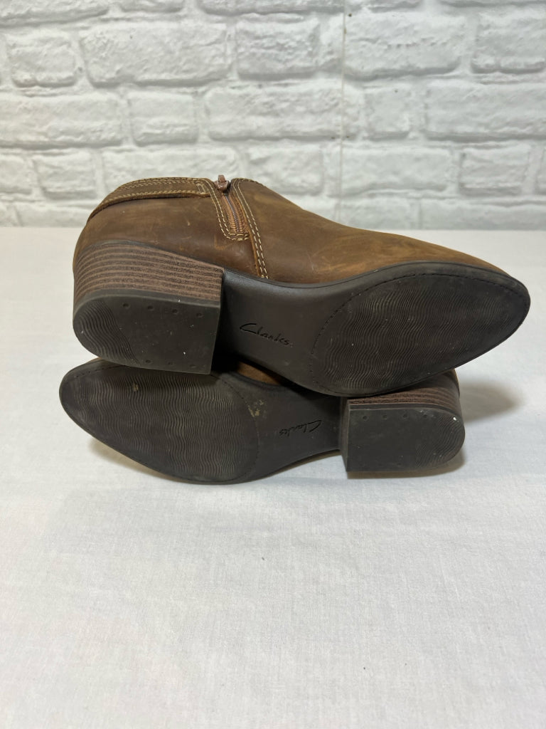 Shoe Size 8.5 Clarks brown leather booties