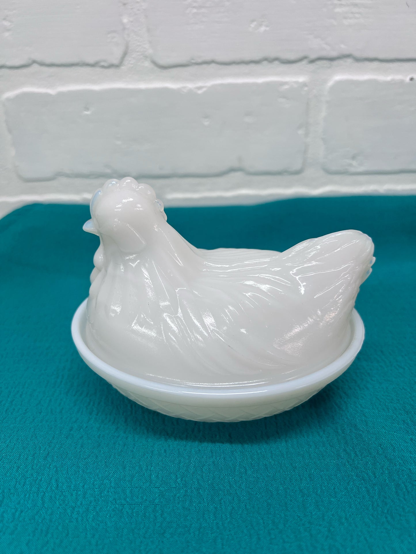 Vintage Milk Glass Nesting Hen/Hen on Nest