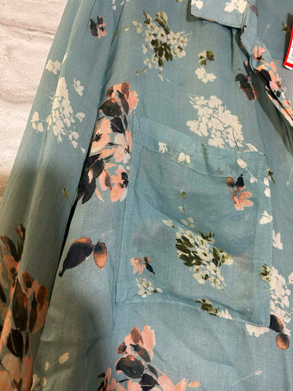 Size M Cloth & Stone Light Blue Floral Blouse