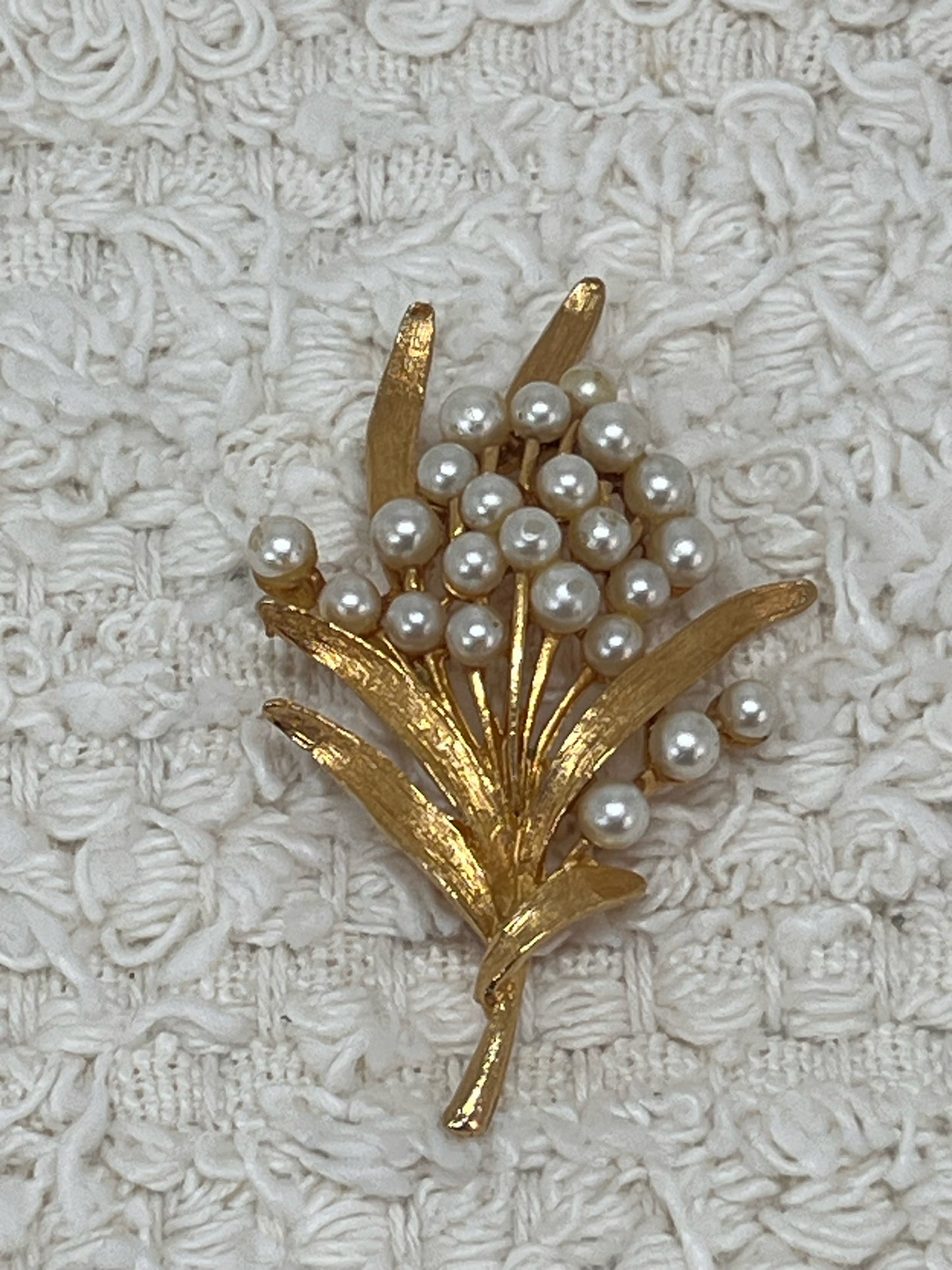 Vintage faux pearl and goldtone pin