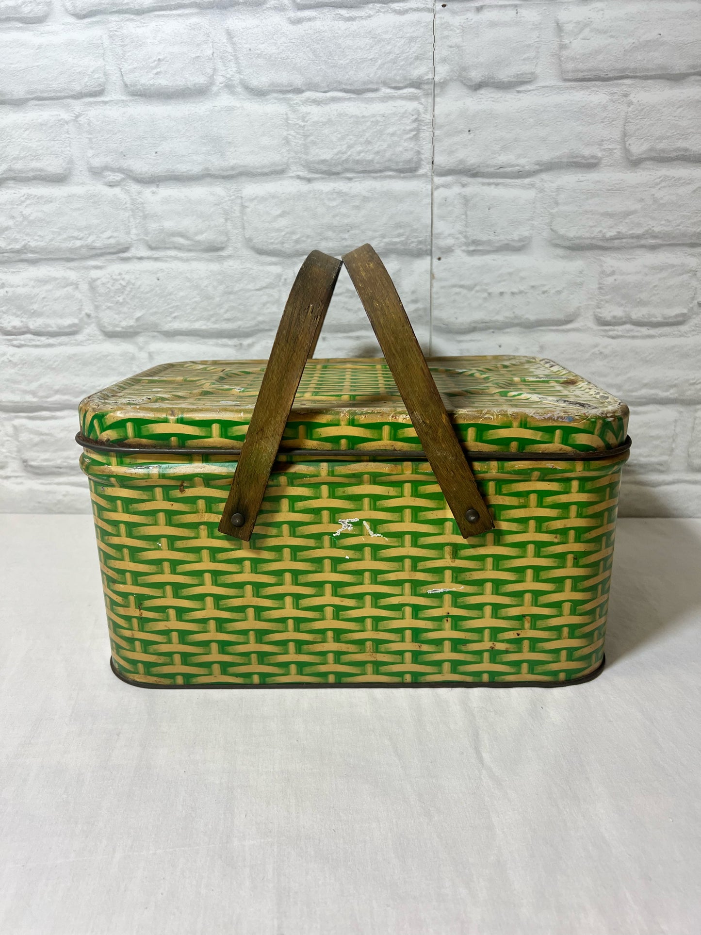 Vintage metal bread box/picnic basket