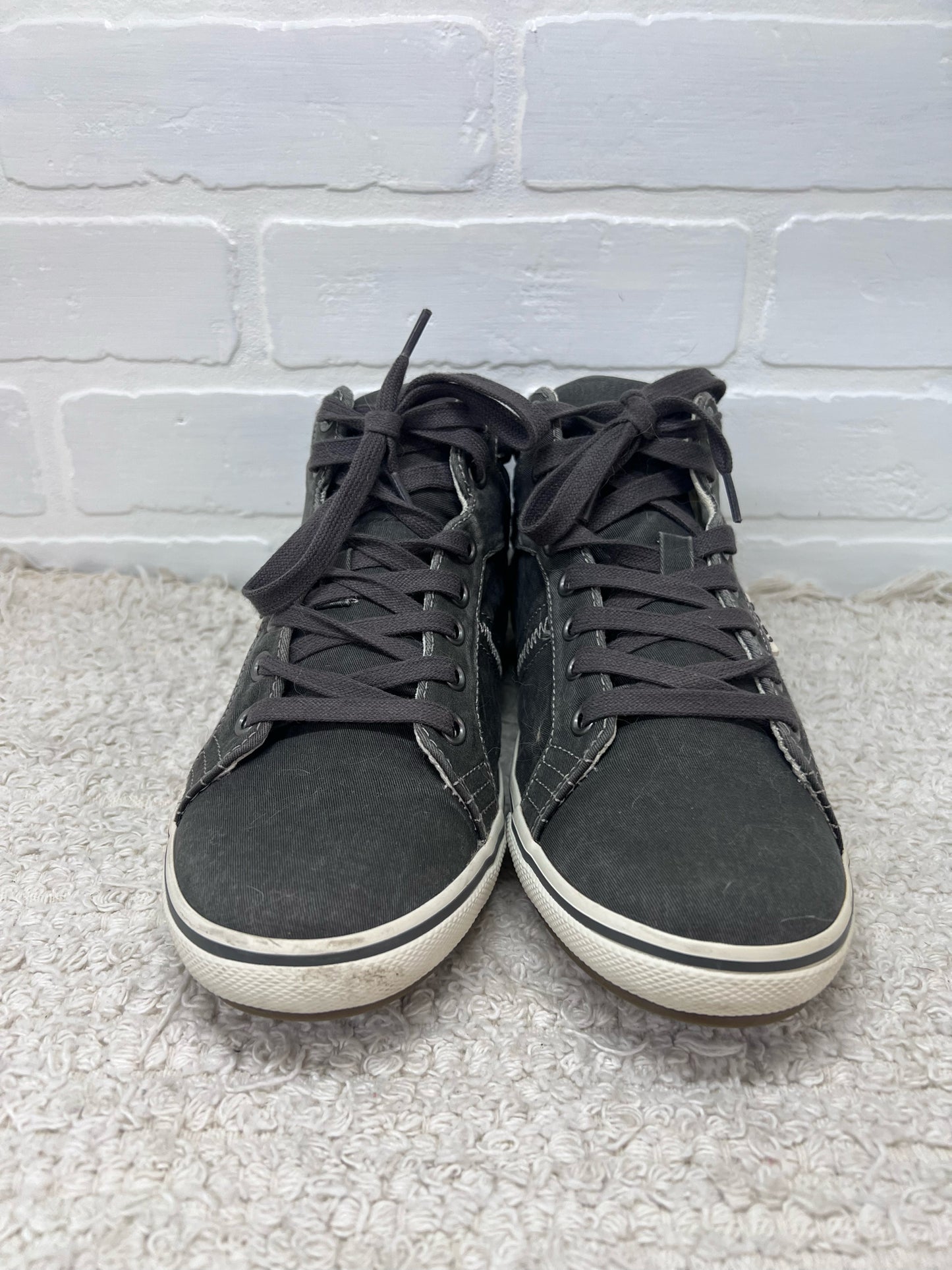 Shoe Size 8 Taos Gray Canvas Top Star Sneakers