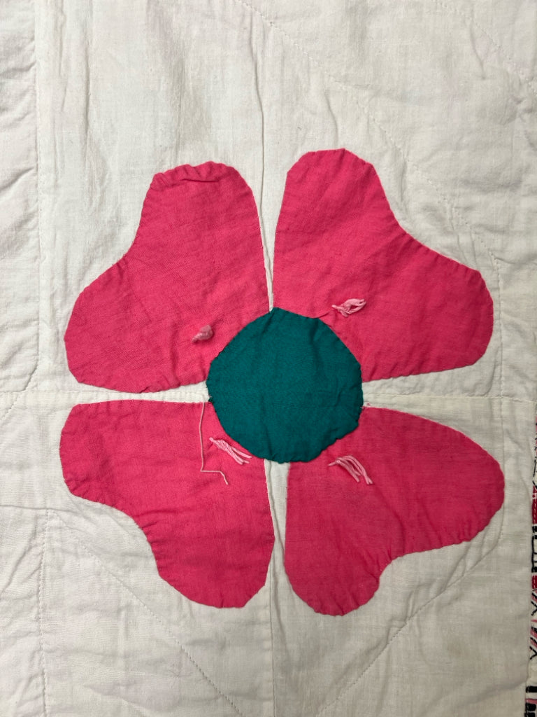 Vintage Rose of Sharon applique quilt, pink & white, 82x66"