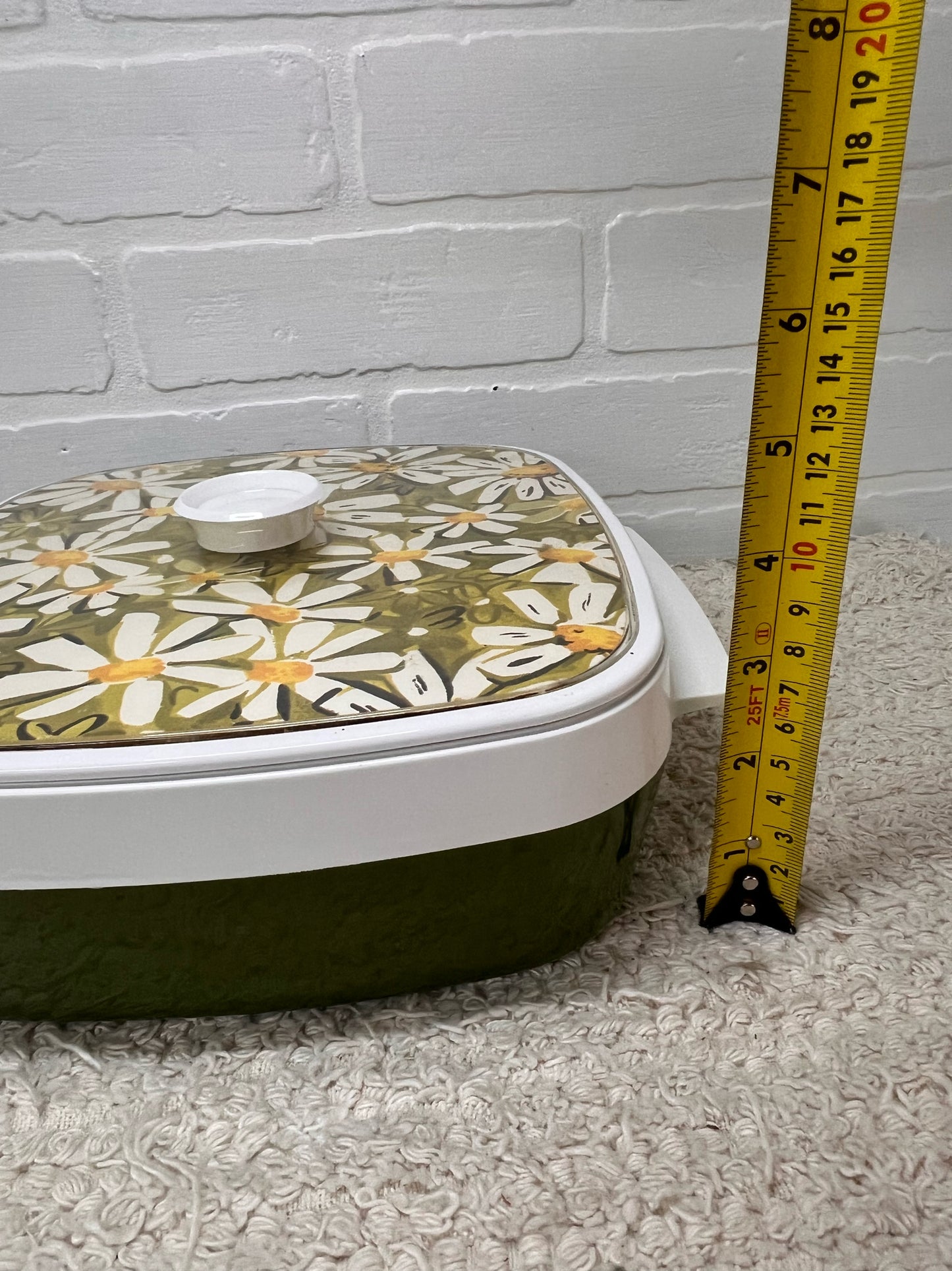 Thermo-Serv Vintage Daisy Patterned Covered Warming or Cooling Dish