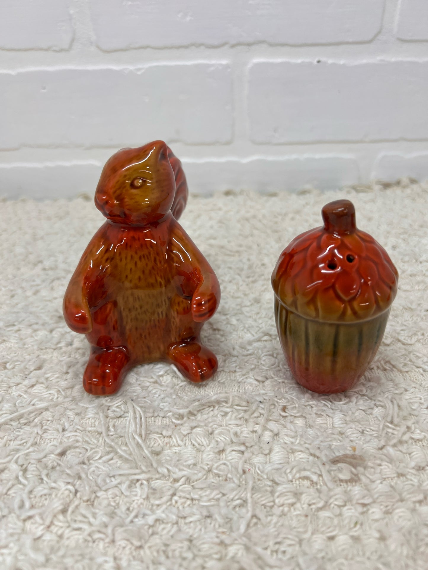 Salt & Pepper Shaker set - Squirrel Holding Nut