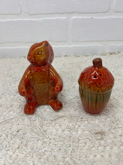 Salt & Pepper Shaker set - Squirrel Holding Nut