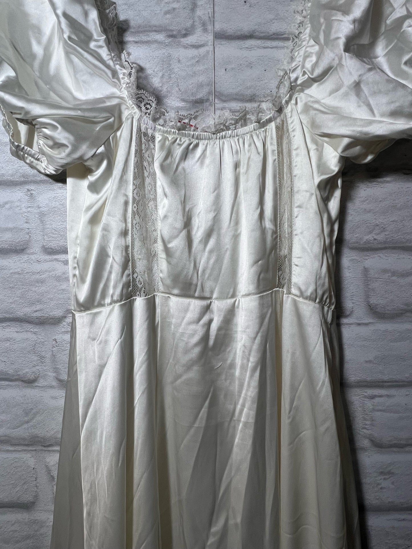 Size S Vintage Lace Detailed Satin Nightgown