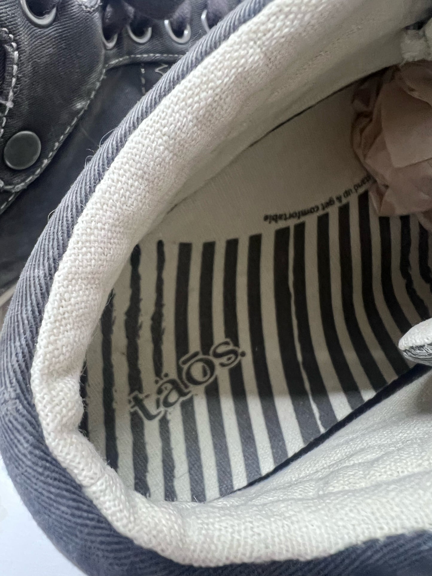 Shoe Size 8 Taos Gray Canvas Top Star Sneakers
