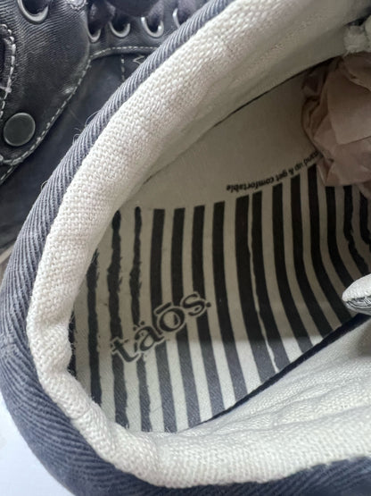 Shoe Size 8 Taos Gray Canvas Top Star Sneakers