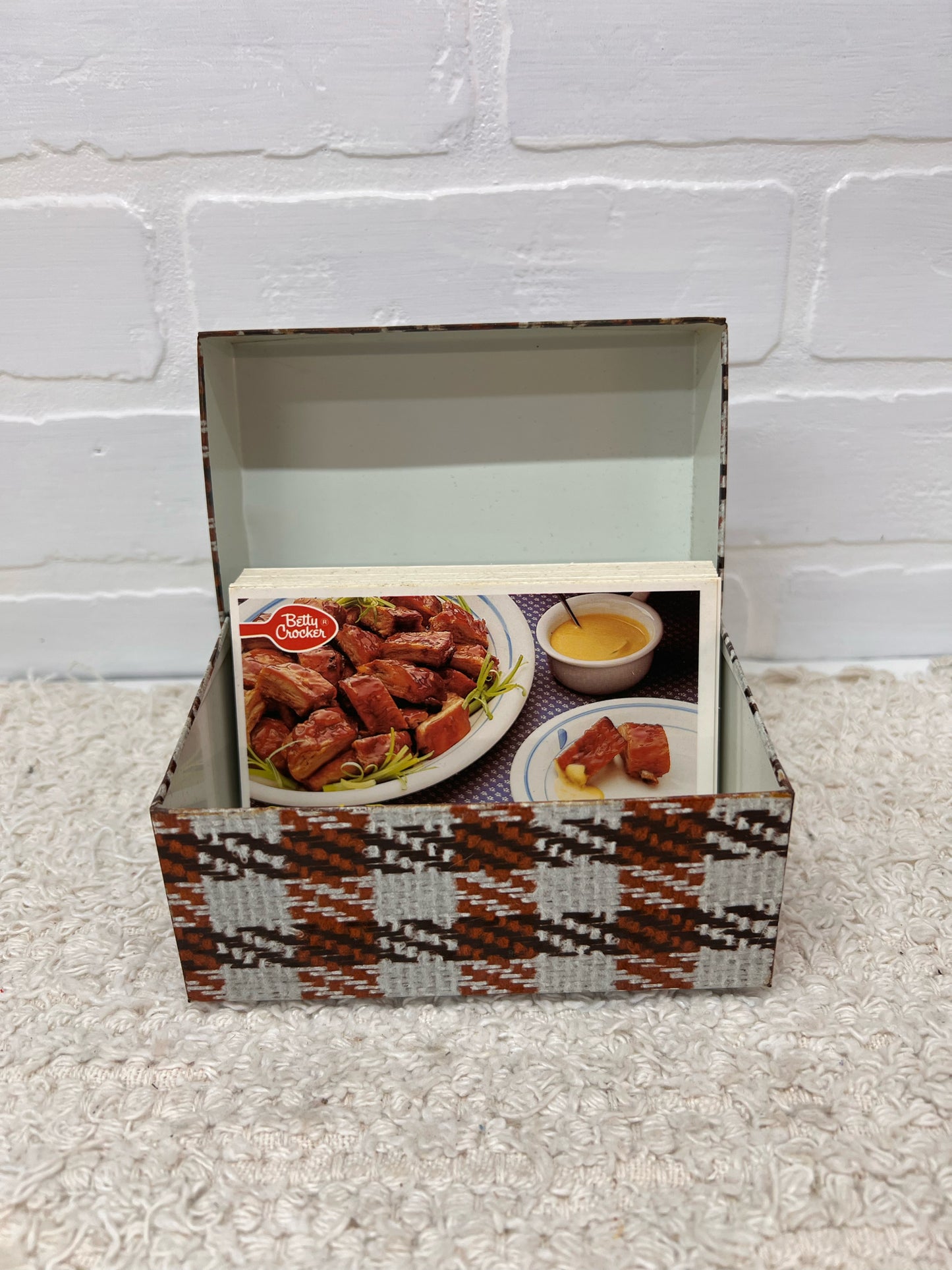 Syndicate Mfg. Co. Recipe Box - Brown Plaid - Circa 1980's