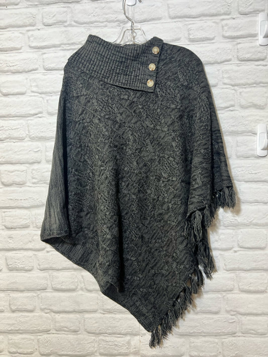 Size L/XL Tint & Shadow NWT gray cable knit  poncho