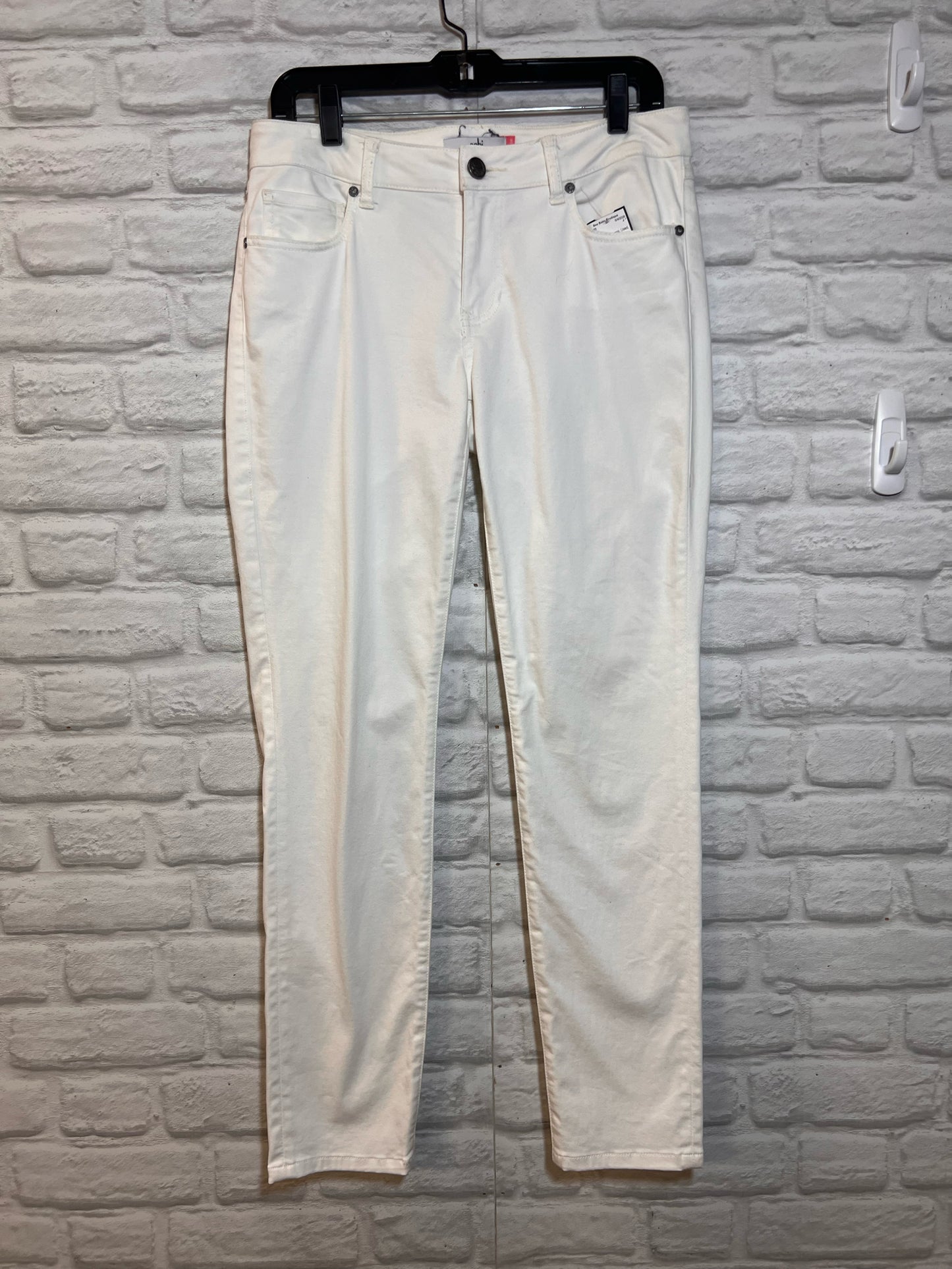 CAbi Size 6 UWhite 'Slimmie' Long Inseam jeans