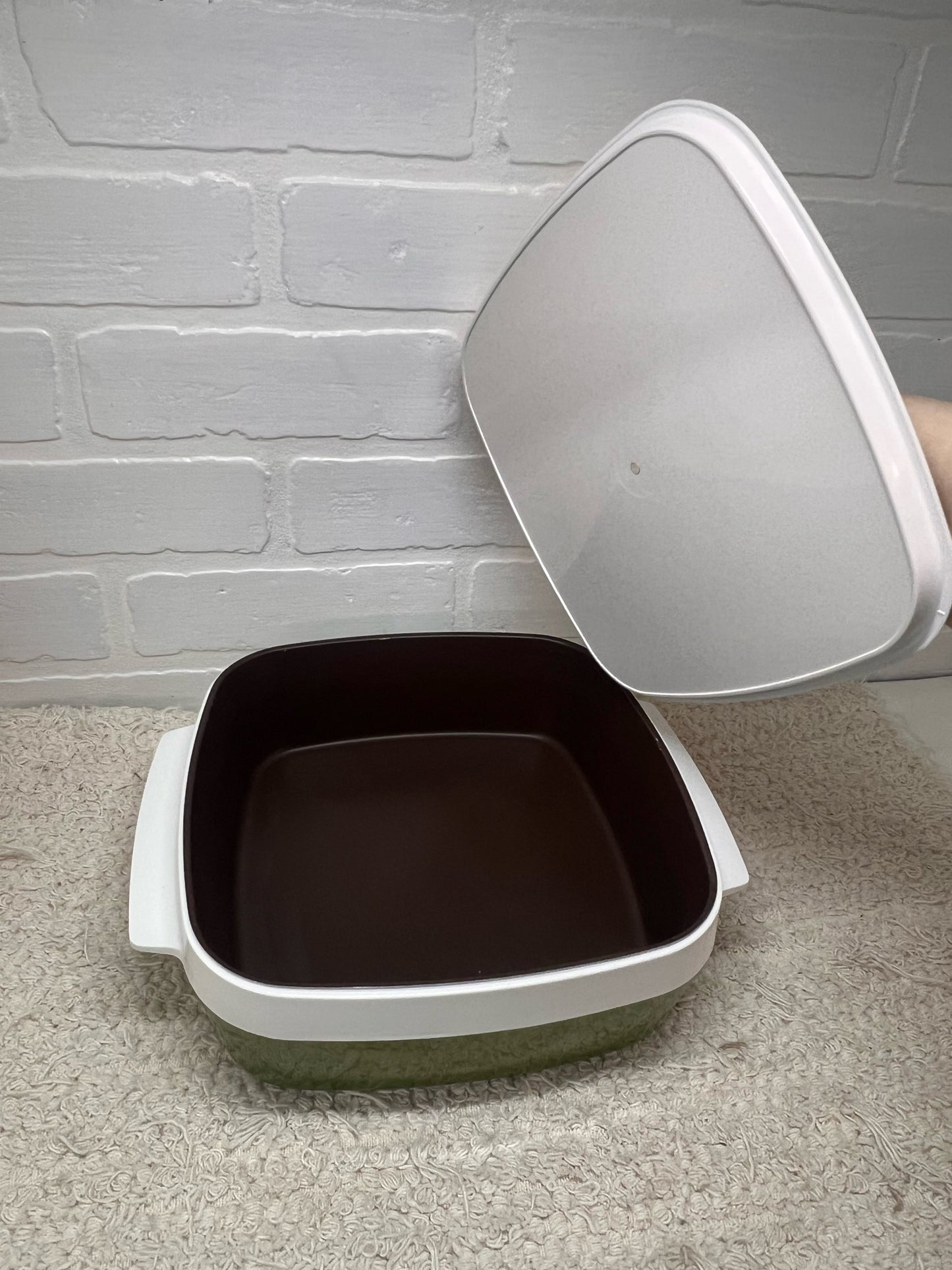 Thermo-Serv Vintage Daisy Patterned Covered Warming or Cooling Dish