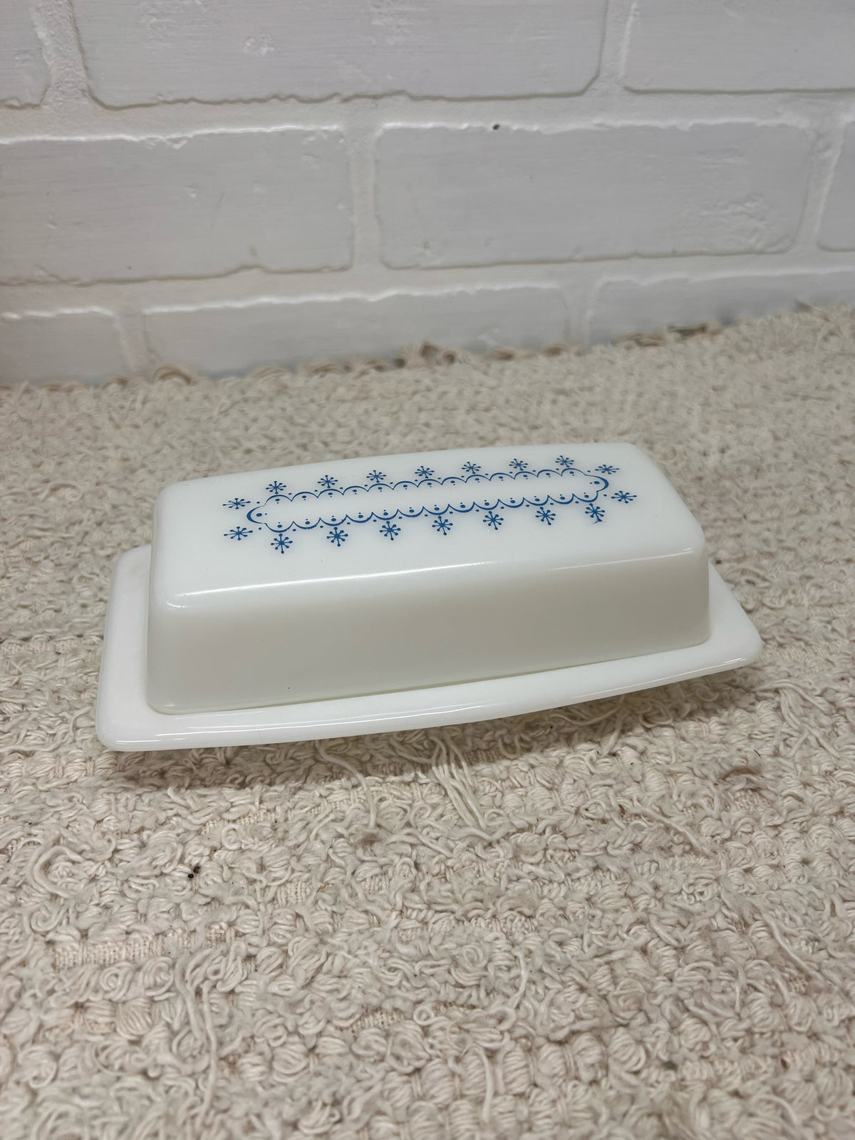 Pyrex Snowflake Garland Butter Dish
