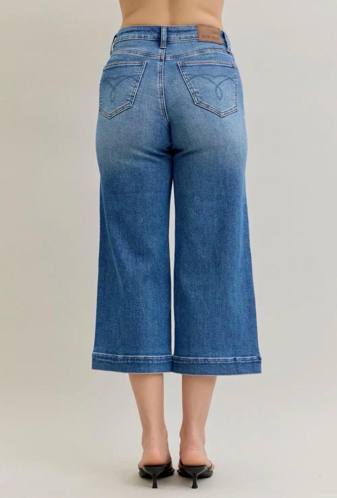 Judy Blue Midrise Wide Leg Crop Jeans Vintage Pocket Detail