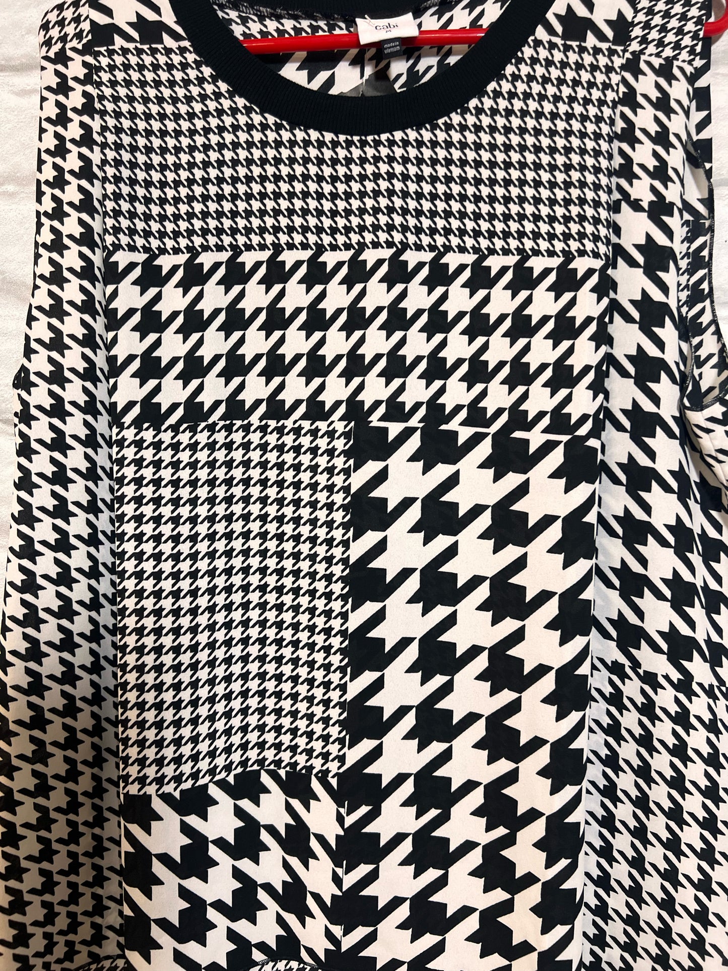 Size M CAbi Black & White Houndstooth Checked Blouse