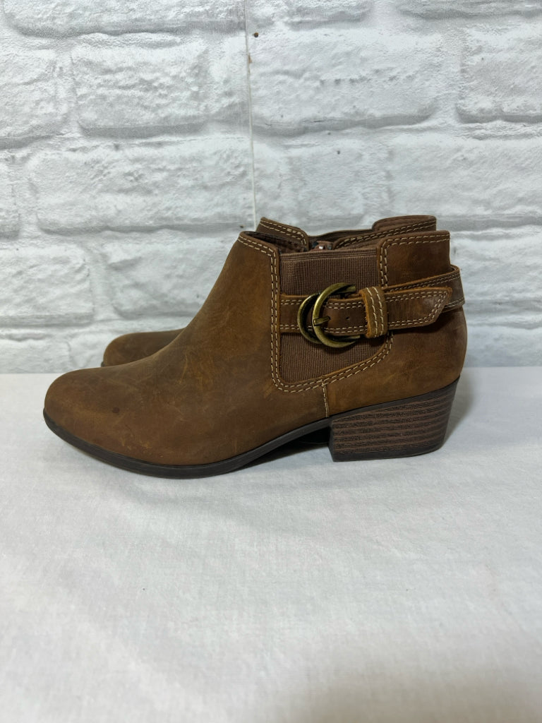 Shoe Size 8.5 Clarks brown leather booties