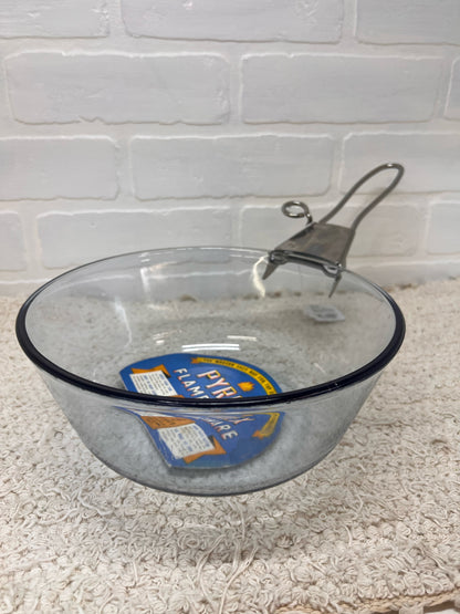 Vintage Pyrex saucepan with detachable metal handle