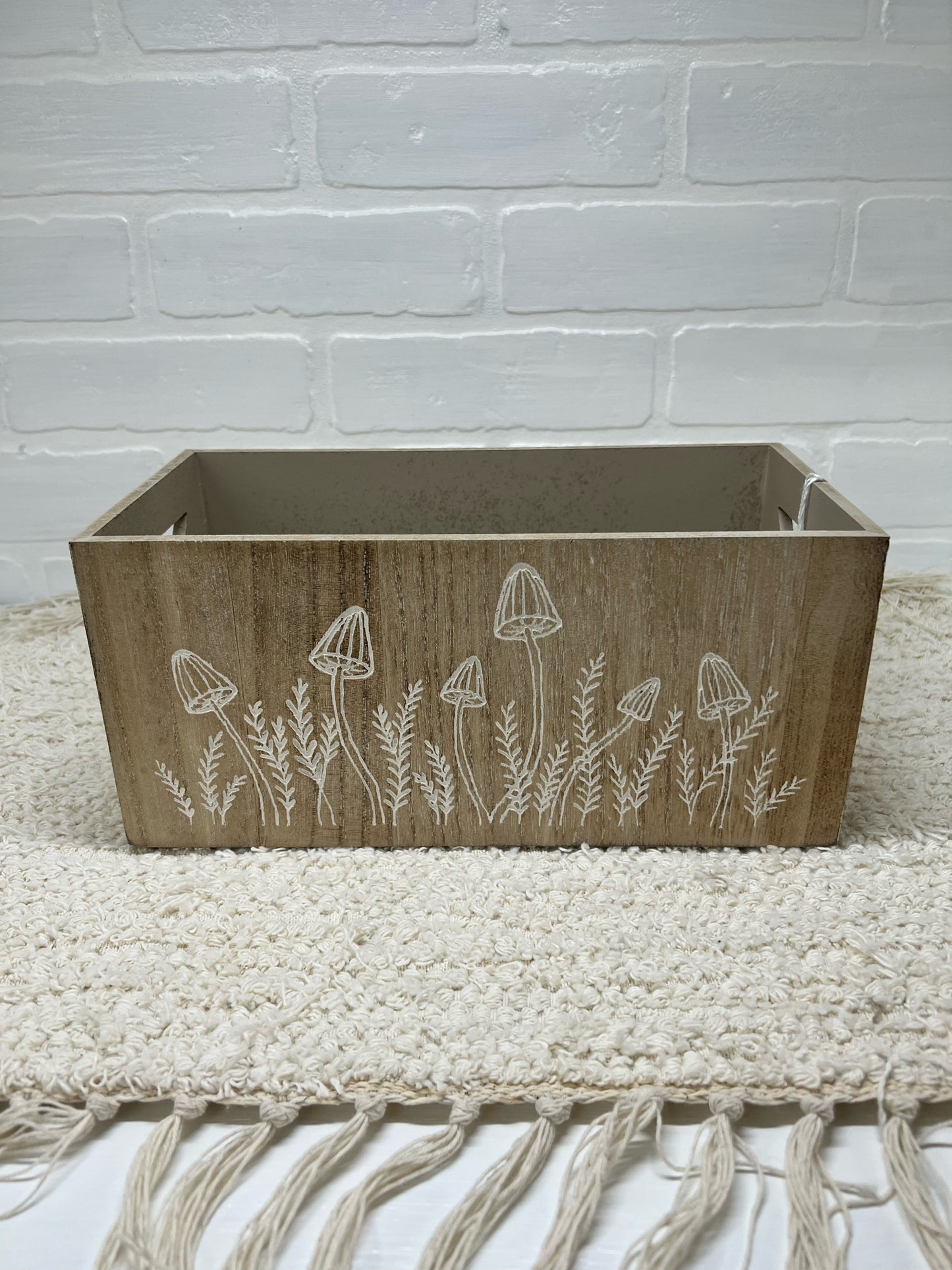 Faux wood box w/ mushroom design medium