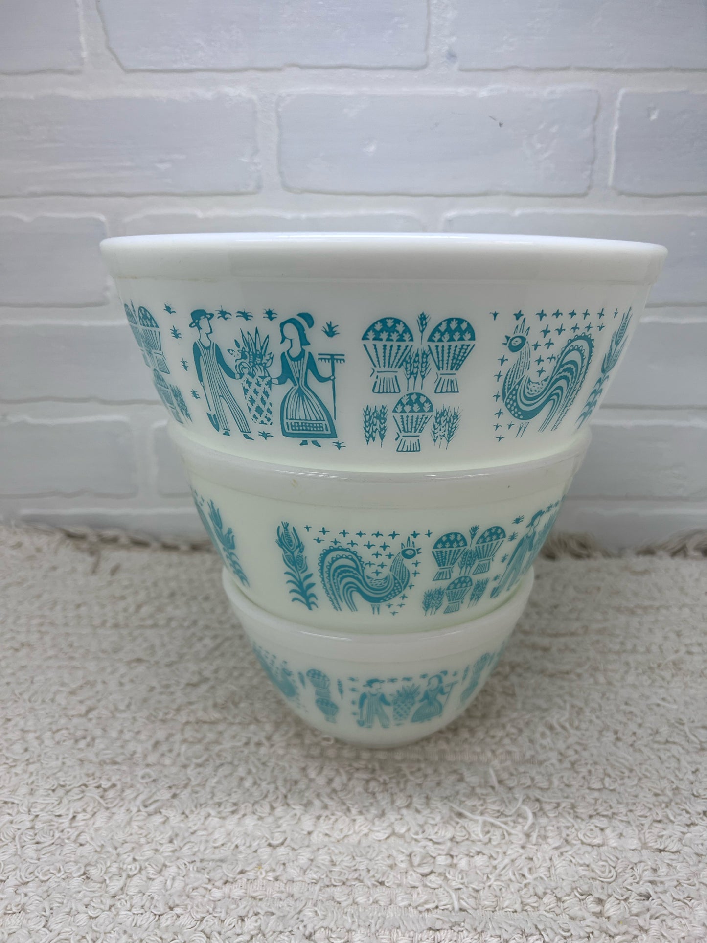 Pyrex Bowl Set - Amish Buterprint - Three Nesting Bowls