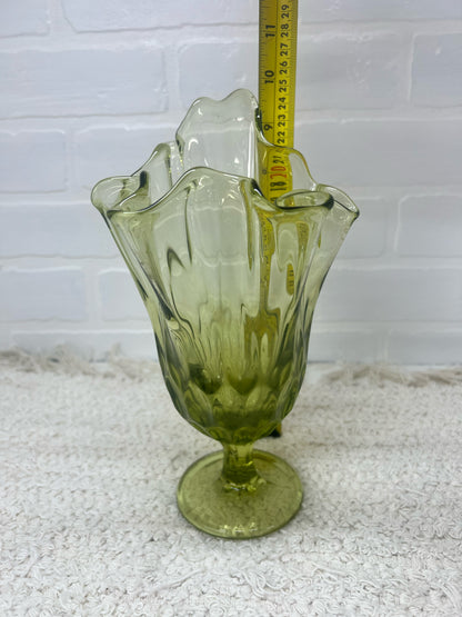 Fenton green ruffled hankie vase