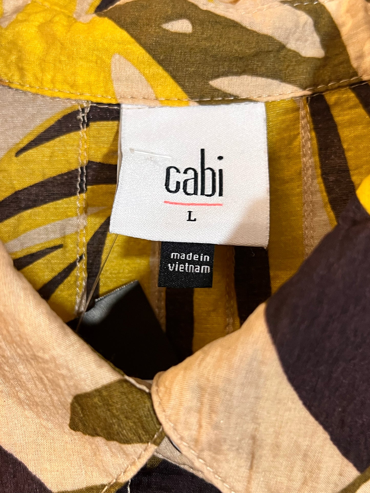 Size L CAbi Button Front Tripical Pattern Sleeveless Blouse
