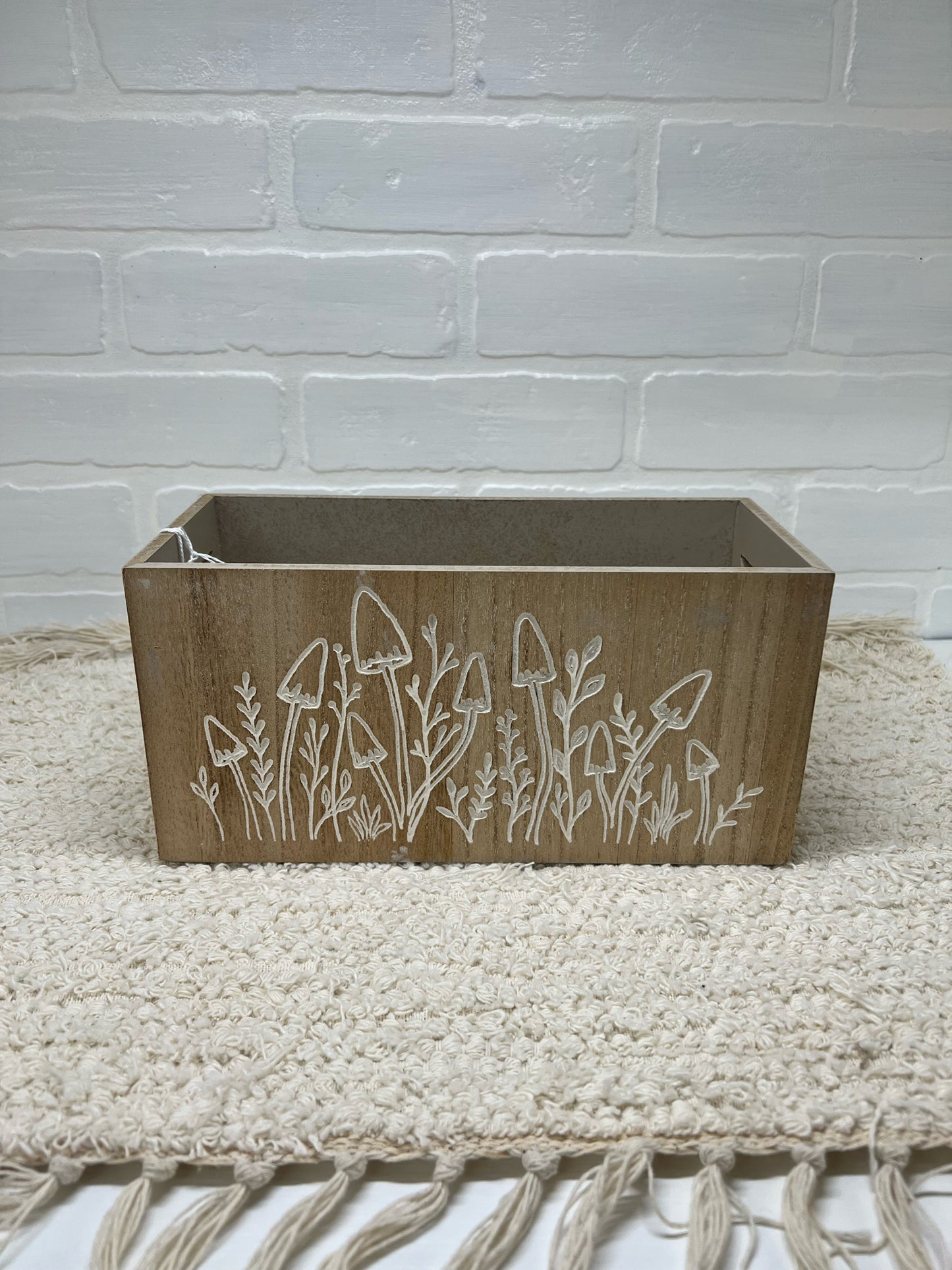 Faux wood box w/ mushroom design small