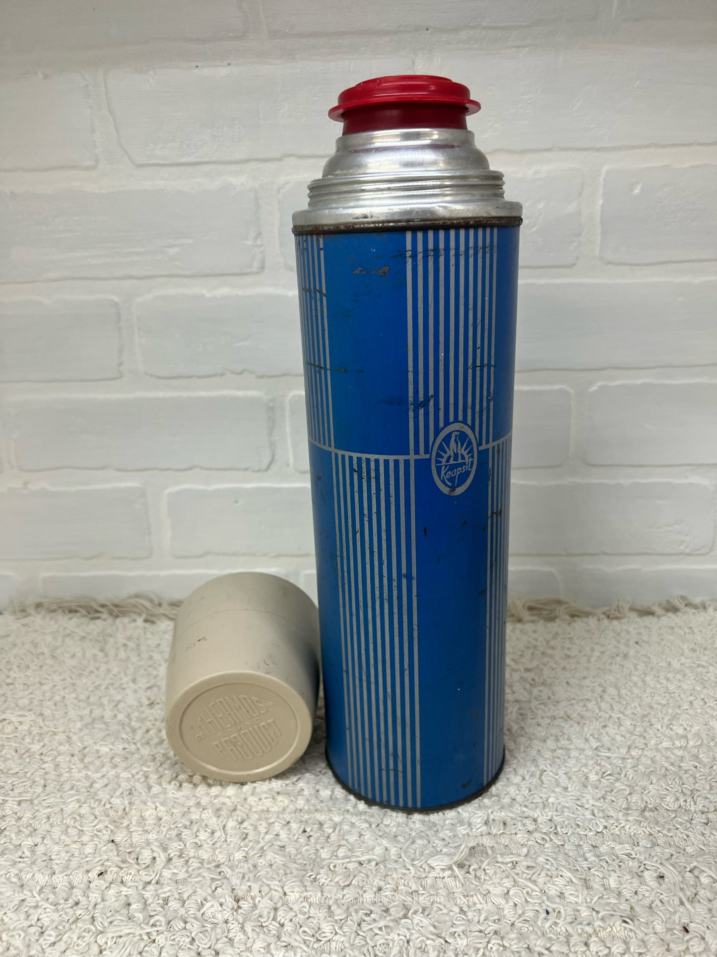 Keapsit Vintage 1970's blue thermos